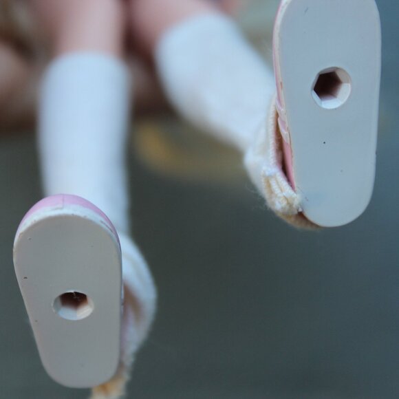 Moxie Girlz  blonde doll dressed pink MGA 2009 Avery silly monkey girl - Picture 5 of 6